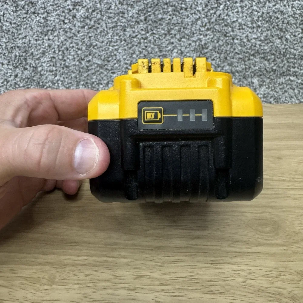 DEWALT DCB206 20V MAX XR 6Ah Lithium Ion Battery Type 2 Tested & Working
